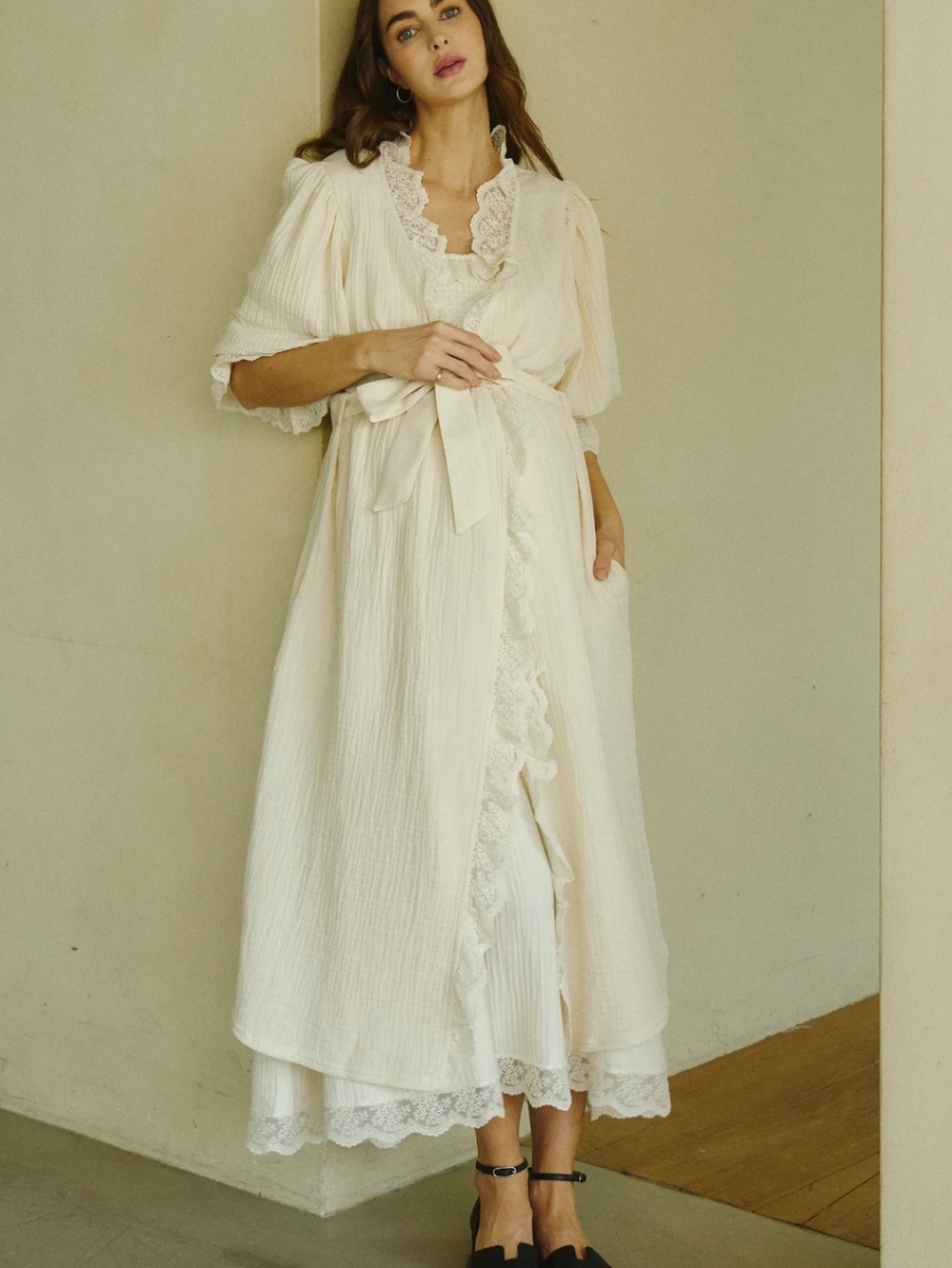 Nothing Fits But - Laced Muslin Robe - Picture 4 of 12